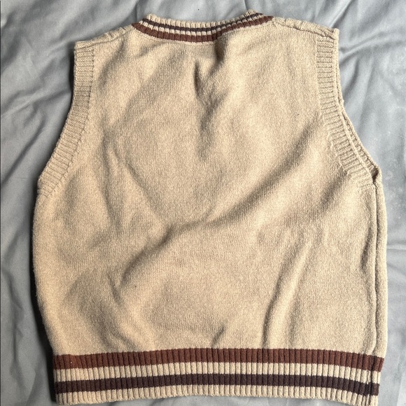 Woman’s Cropped Vest - Picture 2 of 2